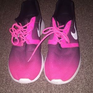 Nike sneakers women’s tanjun